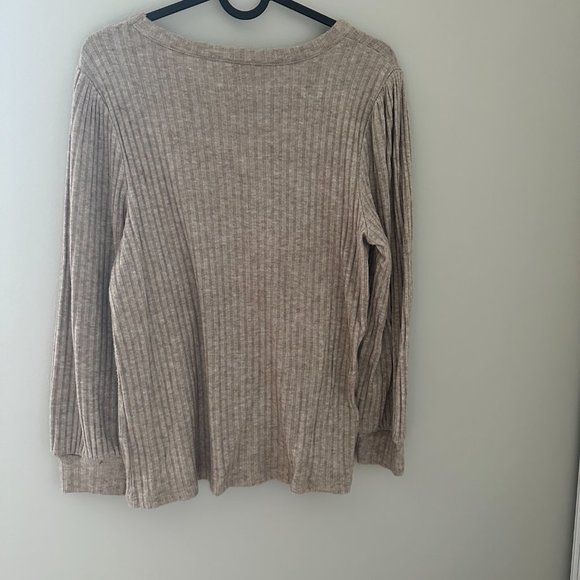 Top - Picture 2 of 2